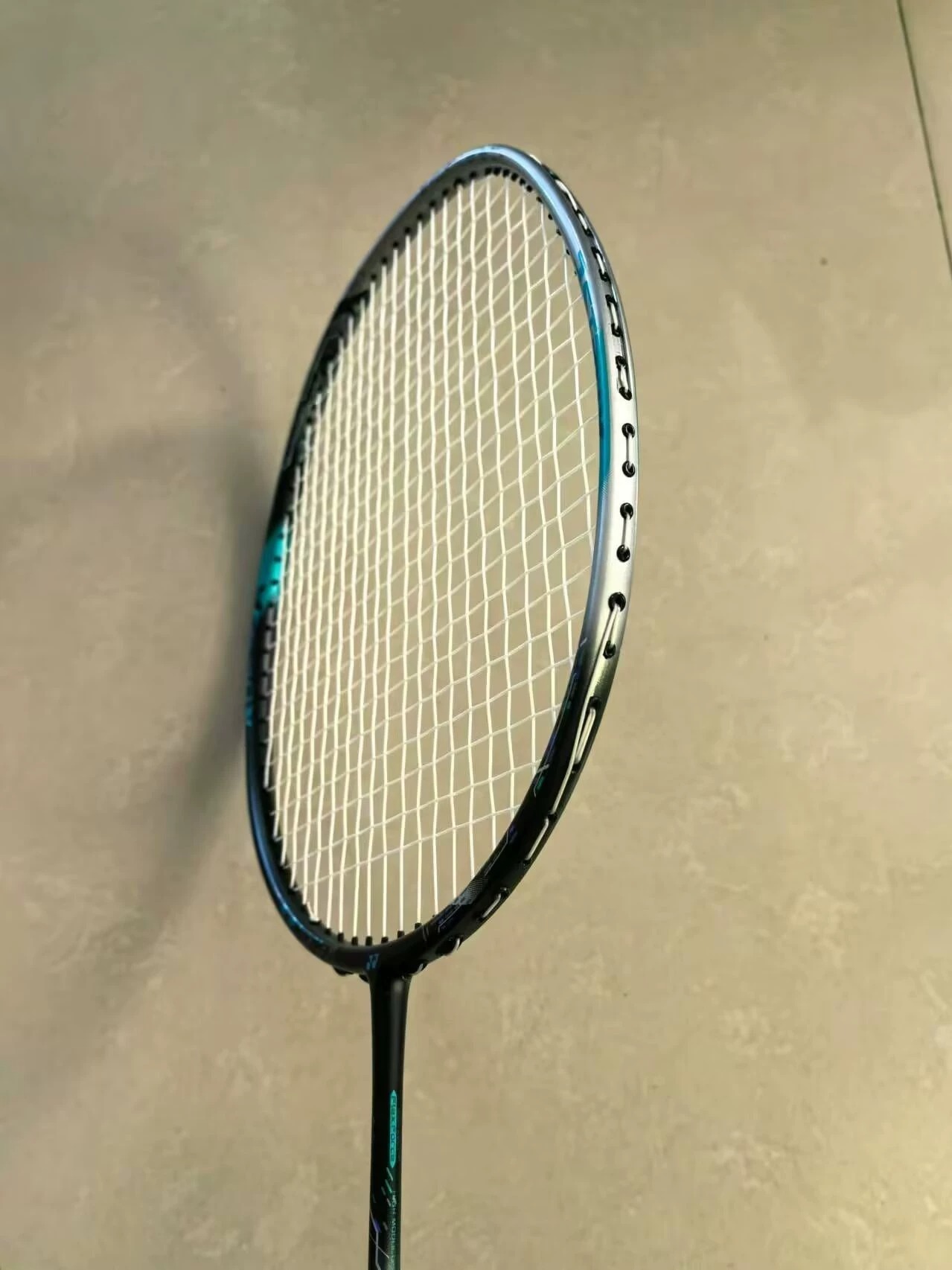 全新精定尤尼克斯天斧88d新色羽毛球拍单拍高定全碳素超轻4U碳纤维进攻型耐用型羽毛球 (质保28高磅) 拍框材质全新高钢碳素纤维,拍杆材质高弹碳素纤维。轻盈、弹 全新精定尤尼克斯天斧88d新色羽毛球拍单拍高定全碳素超轻4U碳纤维进攻型耐用型羽毛球 (质保28高磅) 拍框材质全新高钢碳素纤维,拍杆材质高弹碳素纤维。轻盈、弹